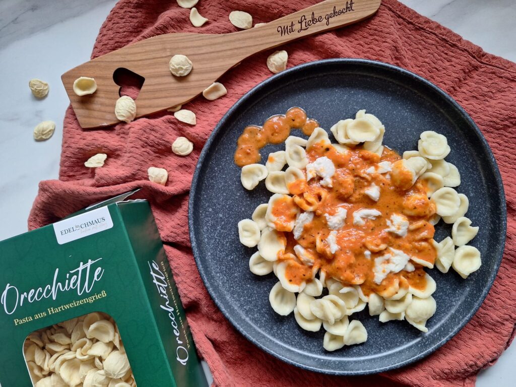 Pasta mit Sauce Caprese von Sarah Ahrens Edelschmaus Genussteam Heike Schoon Schuetting.1 Oldenburg