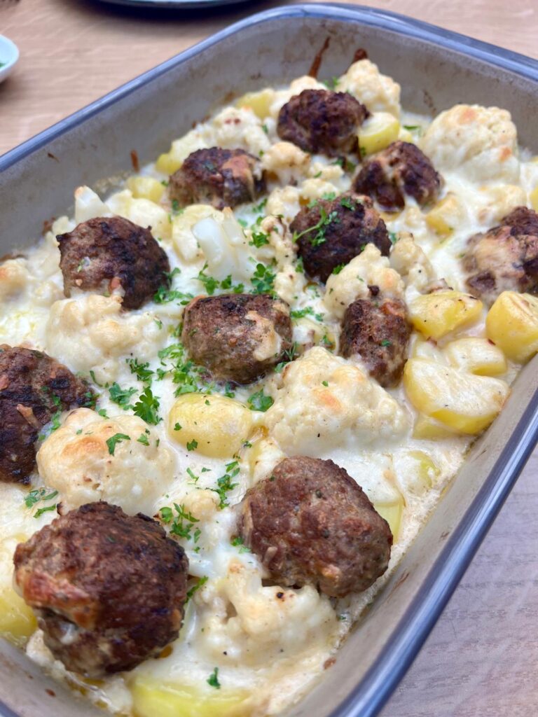 Hackfleischbaellchen mit Kartoffeln Blumenkohl Edelschmaus Team Heike Schoon Schuetting.1 Oldenburg