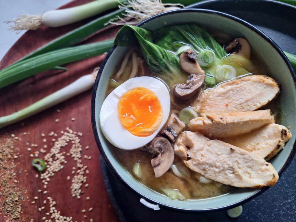 Ramen mit Kikok Haehnchen von Sarah Ahrens Edelschmaus Team Heike Schoon Schuetting.1 S.1 Oldenburg